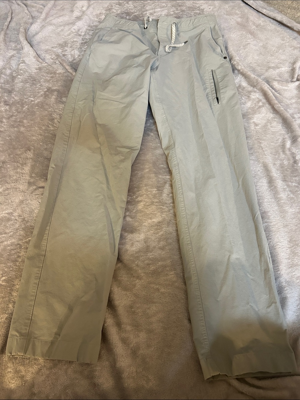 Vuori men’s barren explorer pant in talc
